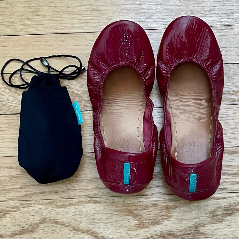 Tieks Maroon Patent Leather Travel Flats with Pouch Size 7